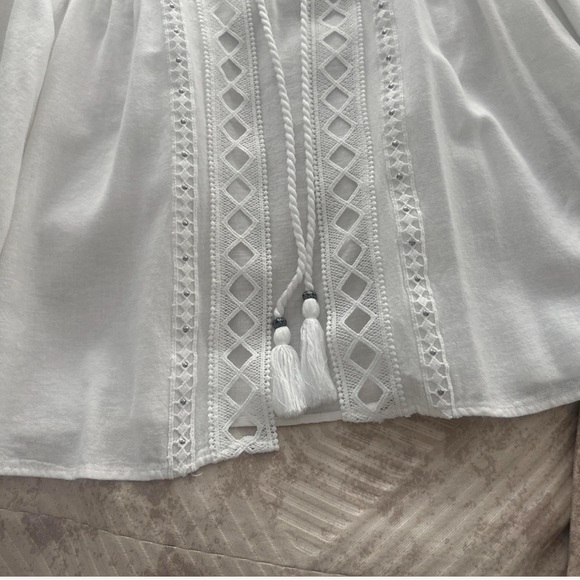 Zara Elegant White Lace Blouse - Picture 4 of 6